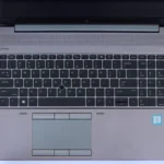 Dell Precision 5530 بمعالج Intel Core i7-8850H، وذاكرة وصول عشوائي 16 جيجابايت، ووحدة تخزين SSD بسعة 512 جيجابايت، وكرت شاشة NVIDIA Quadro بسعة 4 جيجابايت، وشاشة 15.6 بوصة بدقة Full HD.